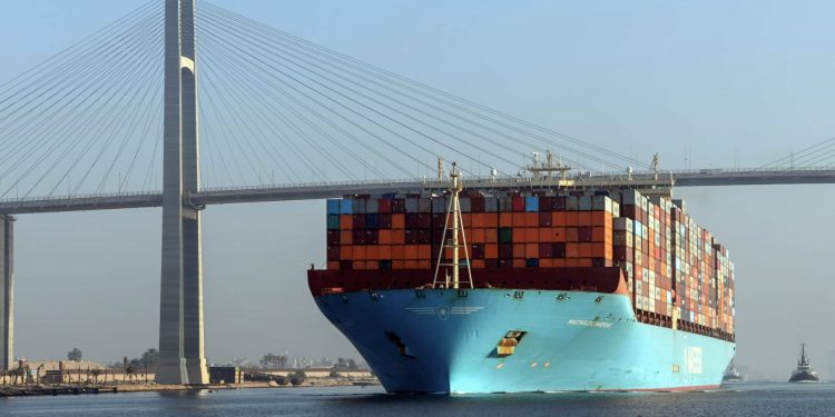 الفريق أسامة ربيع:” قناة السويس تشهد العبور الأول لسفينة الحاويات BANGKOK MAERSK ضمن قافلة الشمال بحمولة 190 ألف طن”