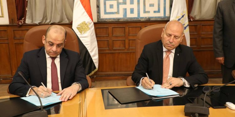 القابضة للتشييد يوقعان بروتوكول تعاون لتقنين أوضاع الأراضي في عزبة خير الله وإسطبل عنتر