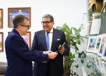«إي فاينانس» تستعرض دورها في إدارة البنية التحتية للمشروعات القومية خلال زيارة وزير التخطيط