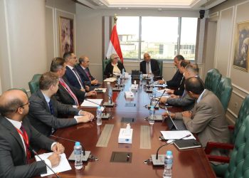 وزير الكهرباء يستقبل سفيرة فنلندا بالقاهرة ووفدا من شركة وارتسيلا الفنلندية لبحث سبل التعاون والشراكة والاستثمار فى مجالات الطاقة المتجددة ودعم استقرار الشبكة