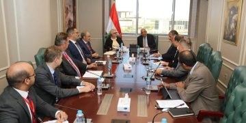 وزير الكهرباء يستقبل سفيرة فنلندا بالقاهرة ووفدا من شركة وارتسيلا الفنلندية لبحث سبل التعاون والشراكة والاستثمار فى مجالات الطاقة المتجددة ودعم استقرار الشبكة