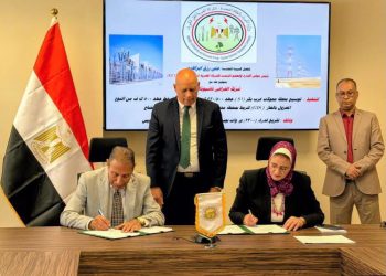 نقل الكهرباء توقع عقدين مع الخرافي ناشيونال لتوسعة محطتي غرب بكر وأبيس لدعم استقرار الشبكة القومية الموحدة