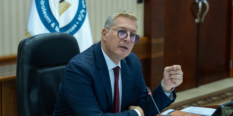 المهندس كريم بدوي وزير البترول يترأس الجمعية العامة لشركة الإسكندرية للبترول