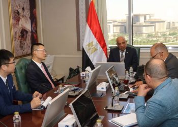 وزير الكهرباء يتابع مع شركة هواوي الصينية مستجدات مشروع التصنيع المحلي لبطاريات تخزين الطاقة