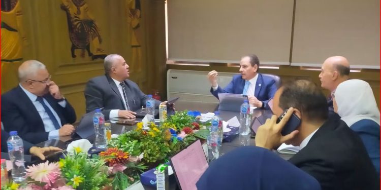 بينهم 3 رؤساء قطاع.. تعيين 5 قيادات جديدة بمصر الوسطى لتوزيع الكهرباء لدعم قطاعات الشركة وتطوير الأداء