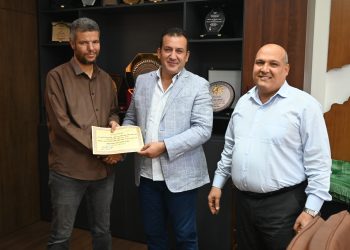 رئيس جهاز العاشر من رمضان يكرّم «الموظف المثالي» لشهري يونيو ويوليو