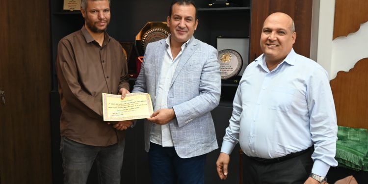 رئيس جهاز العاشر من رمضان يكرّم «الموظف المثالي» لشهري يونيو ويوليو
