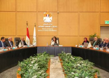 وزيرة الإسكان تتابع موقف منظومة مياه الشرب والصرف الصحي بمحافظة القاهرة ومدينة القاهرة الجديدة