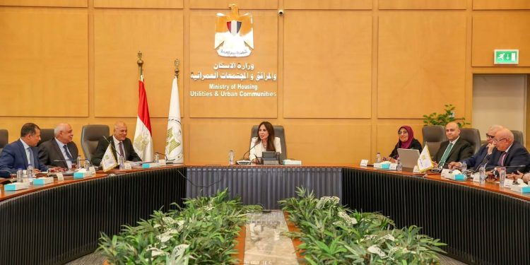 وزيرة الإسكان تتابع موقف منظومة مياه الشرب والصرف الصحي بمحافظة القاهرة ومدينة القاهرة الجديدة
