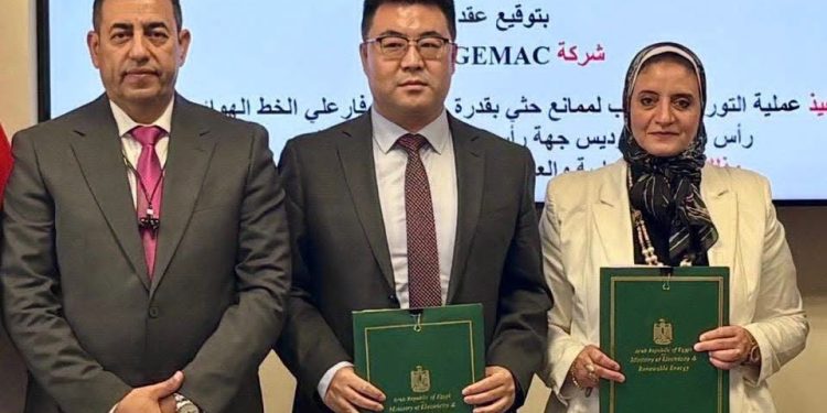 في إطار توجيهات الوزير “محمود عصمت”.. “المصرية لنقل الكهرباء” توقع عقدًا مع “XD-EGEMAC” لتعزيز شبكة القناة