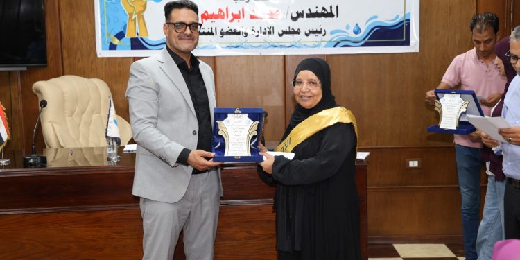 رئيس مياه القليوبية يكرم الأمهات المثاليات والعاملين المثاليين بشركة مياه القليوبية