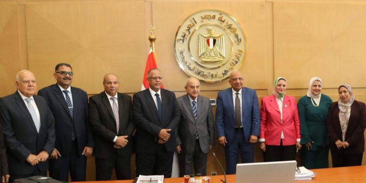 وزير الكهرباء يترأس اجتماع الجمعية العامة للشركة المصرية لنقل الكهربا
