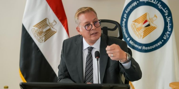 وزير البترول أمام رؤساء تحرير الصحف ومقدمي البرامج الحوارية: مصر علي الطريق الصحيح لاستعادة معدلات إنتاجها