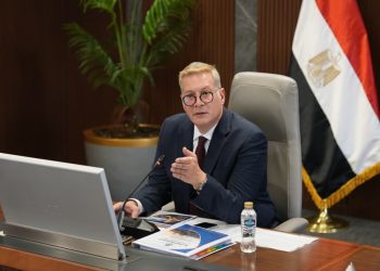 وزير البترول يترأس الجمعيتين العموميتين لشركتي أسيوط لتكرير البترول وأنابيب البترول