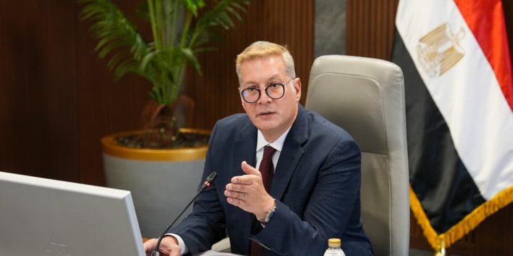 كريم بدوي: الشركة العامة للبترول الذراع اليمنى للهيئة في توظيف التكنولوجيا والذكاء الاصطناعي لتعظيم الإنتاج واستكشاف الفرص الجديدة