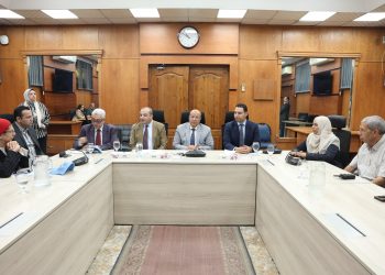 «القابضة للمياه» وجامعة عين شمس تبحثان تعزيز الشراكة في الإدارة المتكاملة للموارد المائية