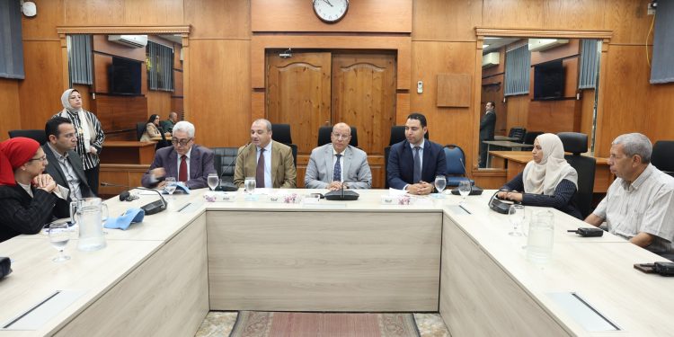 «القابضة للمياه» وجامعة عين شمس تبحثان تعزيز الشراكة في الإدارة المتكاملة للموارد المائية