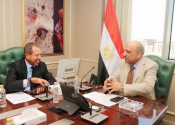 وزير الكهرباء يتابع مع شركة أوراسكوم للإنشاءات مستجدات تنفيذ مشروعات طاقة الرياح برأس شقير