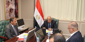  وزير الكهرباء يتابع مع الاستشاري الدولي مستجدات العمل على تحديث استراتيجية الطاقة المتكاملة والمستدامة حتى عام 2040