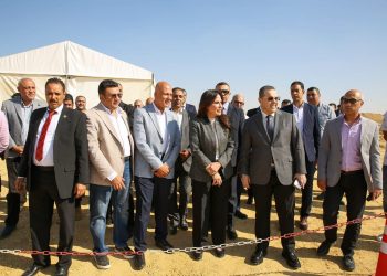 ضمن مساحة ١٣٥ فدانًا: وزيرة الإسكان تشهد تسليم أول ١٠ أفدنة خالية من المخلفات لإتاحتها للتنمية بالقاهرة الجديدة