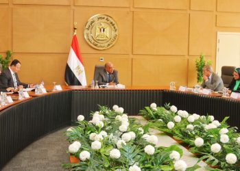 وزير الكهرباء يجتمع باللجنة الاستراتيجية “للكهرباء” لمتابعة سير العمل ومراجعة خطة التشغيل
