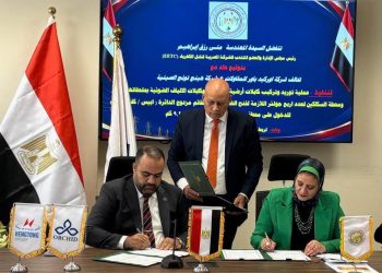 نقل الكهرباء توقع عقدين لربط محطة محولات مترو أبو قير بالشبكة الكهربائية