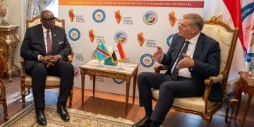 وزير البترول يبحث مع وزير المناجم بجمهورية الكونغو الديمقراطية تعزيز التعاون في التعدين وتعظيم القيمة المضافة