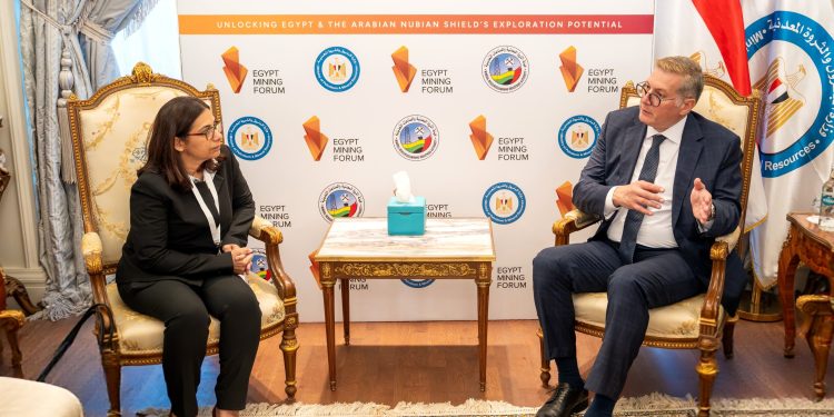 على هامش منتدى مصر للتعدين.. وزير البترول يبحث مع المديرة العالمية لقطاع المعادن والتعدين بمجموعة البنك الدولي توفير التمويل ودعم القدرات ومشروعات القيمة المضافة