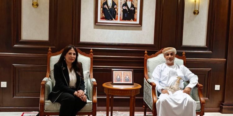 خلال زيارتها لسلطنة عُمان: وزيرة الإسكان تلتقي رئيس بلدية مسقط لبحث تبادل الخبرات في مجالات التخطيط والتطوير العمراني والاستثمار