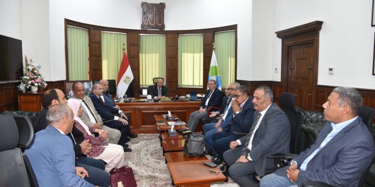 رئيس القابضة للمياه يوجه الشكر والتقدير لعدد من رؤساء الشركات التابعة تقديرًا لجهودهم خلال فترة توليهم المسؤولية