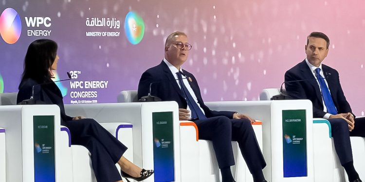  وزير البترول: مصر تضع تأمين إمدادات الطاقة في مقدمة أولوياتها وتعمل على جذب الاستثمار اللازم لزيادة الإنتاج المحلي