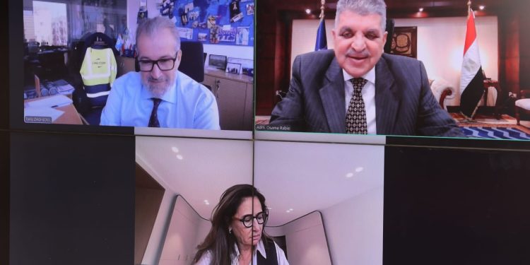 الفريق أسامة ربيع يبحث سُبل التعاون المستقبلي مع نائب الرئيس التنفيذي للأصول والعمليات بمجموعة “CMA CGM”