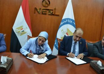 “النيل للبترول” توقع بروتوكول تعاون مشترك مع أموك لشحن وتخزين المازوت