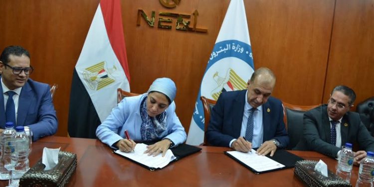 “النيل للبترول” توقع بروتوكول تعاون مشترك مع أموك لشحن وتخزين المازوت