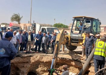 رئيس «القابضة للمياه» يتابع ميدانيًا أعمال إصلاح كسر خط مياه قطر 1200 مم بزهراء المعادي