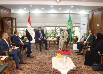 محافظ القليوبية يستقبل قيادات البنك الزراعي المصري لبحث دعم الأسر الأولى بالرعاية