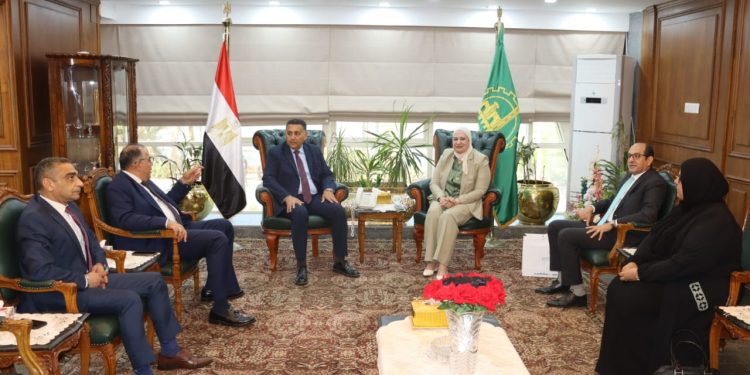 محافظ القليوبية يستقبل قيادات البنك الزراعي المصري لبحث دعم الأسر الأولى بالرعاية