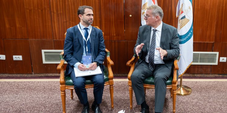 وزير البترول يبحث مع «توتال إنرجيز» الفرنسية تسريع تنفيذ مشروع ربط الغاز القبرصي بالبنية التحتية المصرية وفرص الاستثمار في البحث والاستكشاف