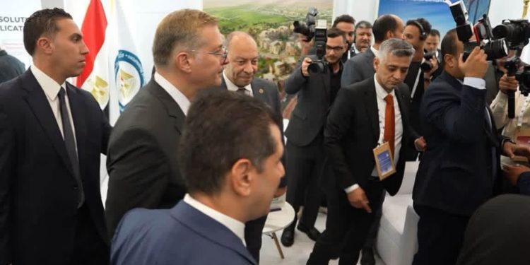 وزير البترول يتفقد جناح مودرن جاس في MOC 2026