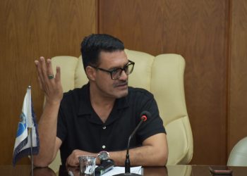 فودة يجتمع بالقطاع التجاري ومديري الشئون التجارية وخدمة العملاء بفروع مياه القليوبية لتعظيم الإيرادات ورفع كفاءة التحصيل وتحسين الخدمات المقدمة للمواطنين
