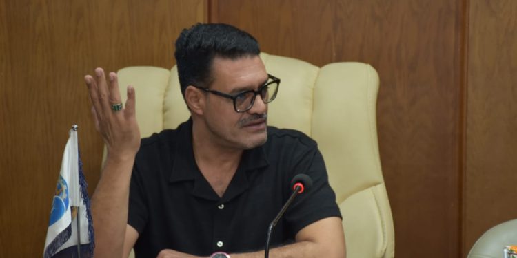 فودة يجتمع بالقطاع التجاري ومديري الشئون التجارية وخدمة العملاء بفروع مياه القليوبية لتعظيم الإيرادات ورفع كفاءة التحصيل وتحسين الخدمات المقدمة للمواطنين