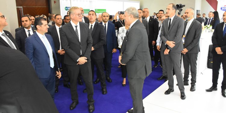 وزير البترول يتفقد جناح شركة PMS خلال معرض MOC 2026