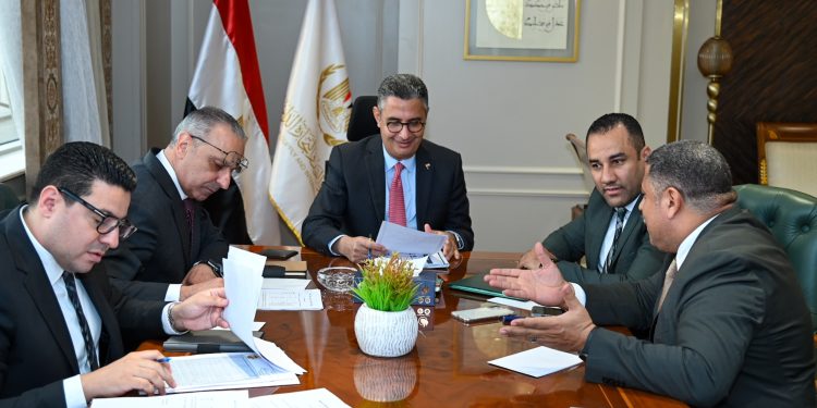 وزير التموين والتجارة الداخلية يلتقي بعدد من السادة أعضاء مجلسي النواب والشيوخ