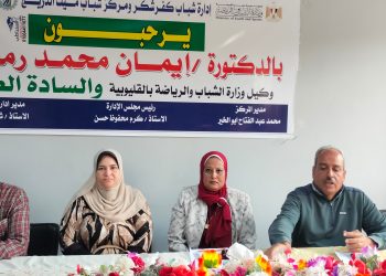 مدير الشباب والرياضة بالقليوبية تعقد اجتماعاً مع إدارة شباب كفر شكر لمتابعة سير العمل والارتقاء بالأداء داخل مراكز الشباب