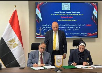 «المصرية لنقل الكهرباء» تدعم الشبكة القومية بخط هوائي جديد بجهد 500 ك.ف لنقل طاقة الرياح من خليج السويس