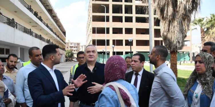 رئيس هيئة المستشفيات التعليمية يتفقد مستشفى بنها التعليمي بالقليوبية