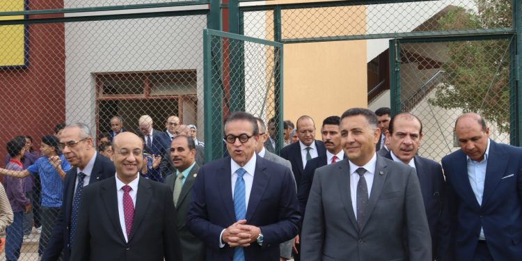 محافظ القليوبية يستقبل وزير الصحة لإطلاق الحملة القومية للتطعيم ضد الحصبة والحصبة الألمانية من مدينة العبور