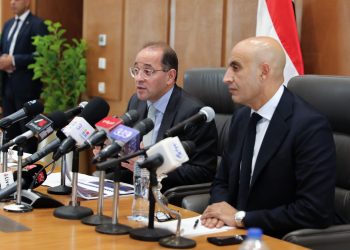 وزيرا التربية والتعليم والمالية خلال مؤتمر صحفي مشترك:- زيادة أجور المعلمين إلى ١٥ ألف جنيه خلال العامين الماليين المقبلين 