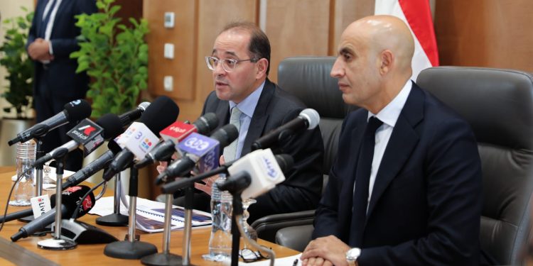 وزيرا التربية والتعليم والمالية خلال مؤتمر صحفي مشترك:- زيادة أجور المعلمين إلى ١٥ ألف جنيه خلال العامين الماليين المقبلين 
