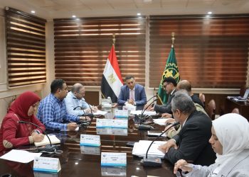 محافظ القليوبية يبحث حلًا جذريًا لتسربات الصرف بمدرسة عبد الحليم نور الدين بالرملة ويوجّه بدراسة نقل خطوط الطرد خارج المدرسة